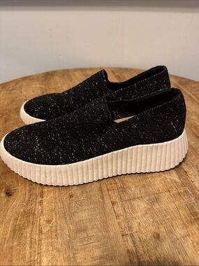 White Mountain metallic Black Slip-On Platform Knit Sneakers Size 10